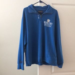 Large ISU half zip. Super comfy.